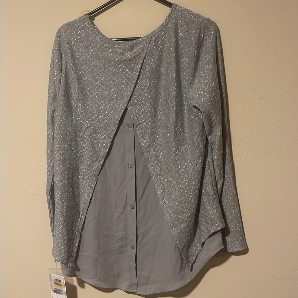 Gray blouse - Picture 2 of 3